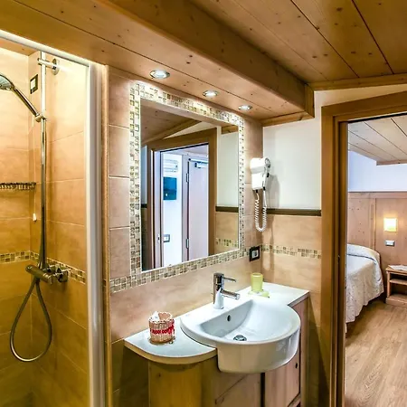 Adele Hotel 3*