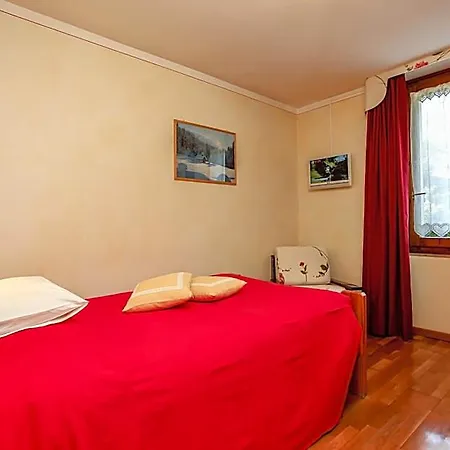 Adele Hotel 3*