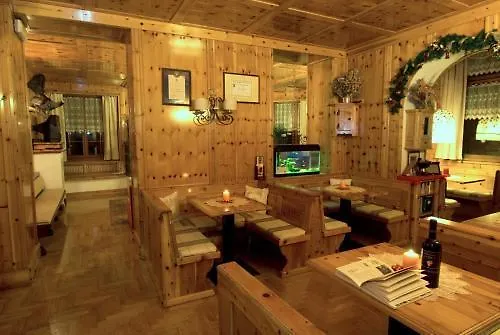 Adele Готель Борміо