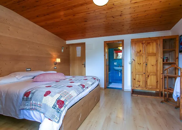 阿黛尔酒店 3* 博尔米奥