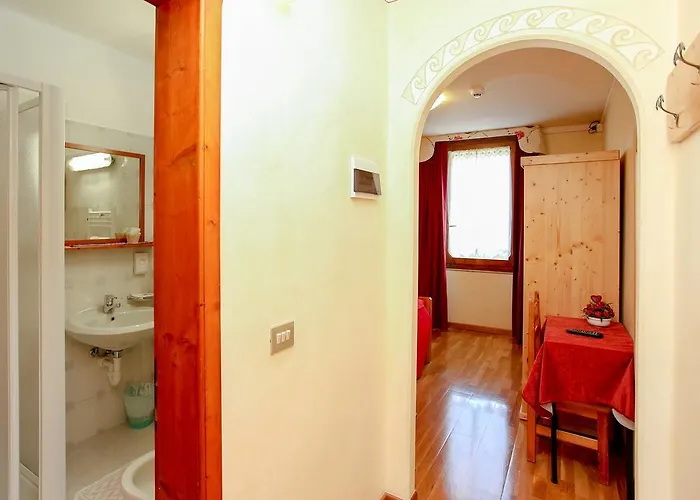 Adele Готель 3*