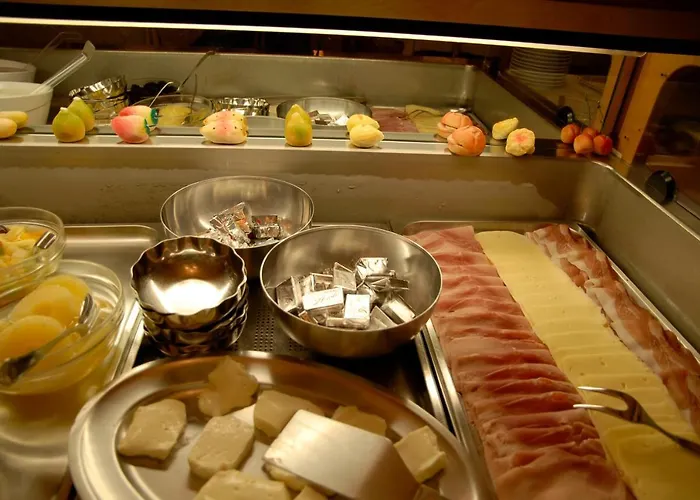 阿黛尔酒店 3* 博尔米奥